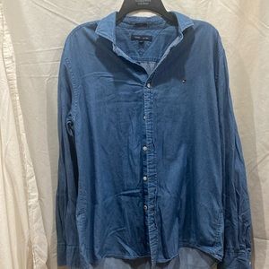 Tommy Hilfiger large button up